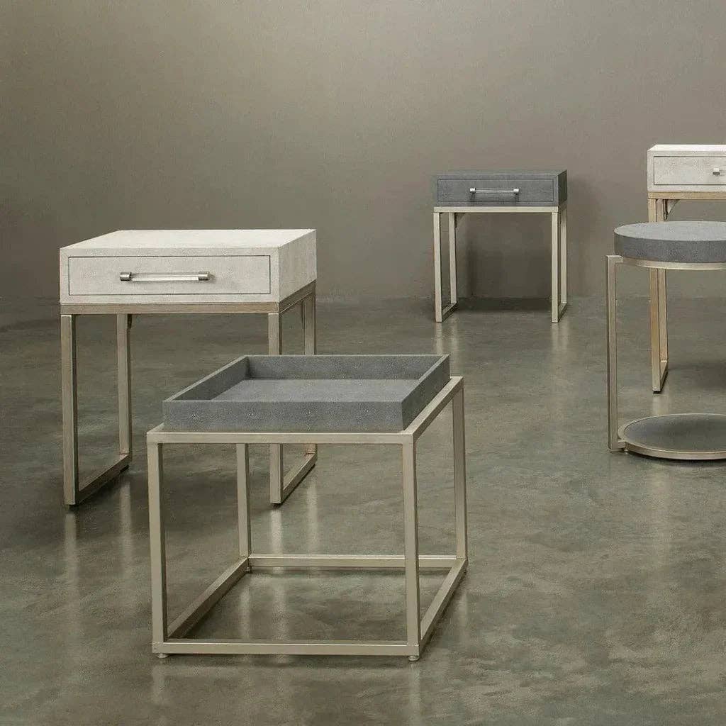 LOOMLAN – Großhandel Beistelltisch – Cremiges Leder Mid-Century-Nachttisch mit Schublade3