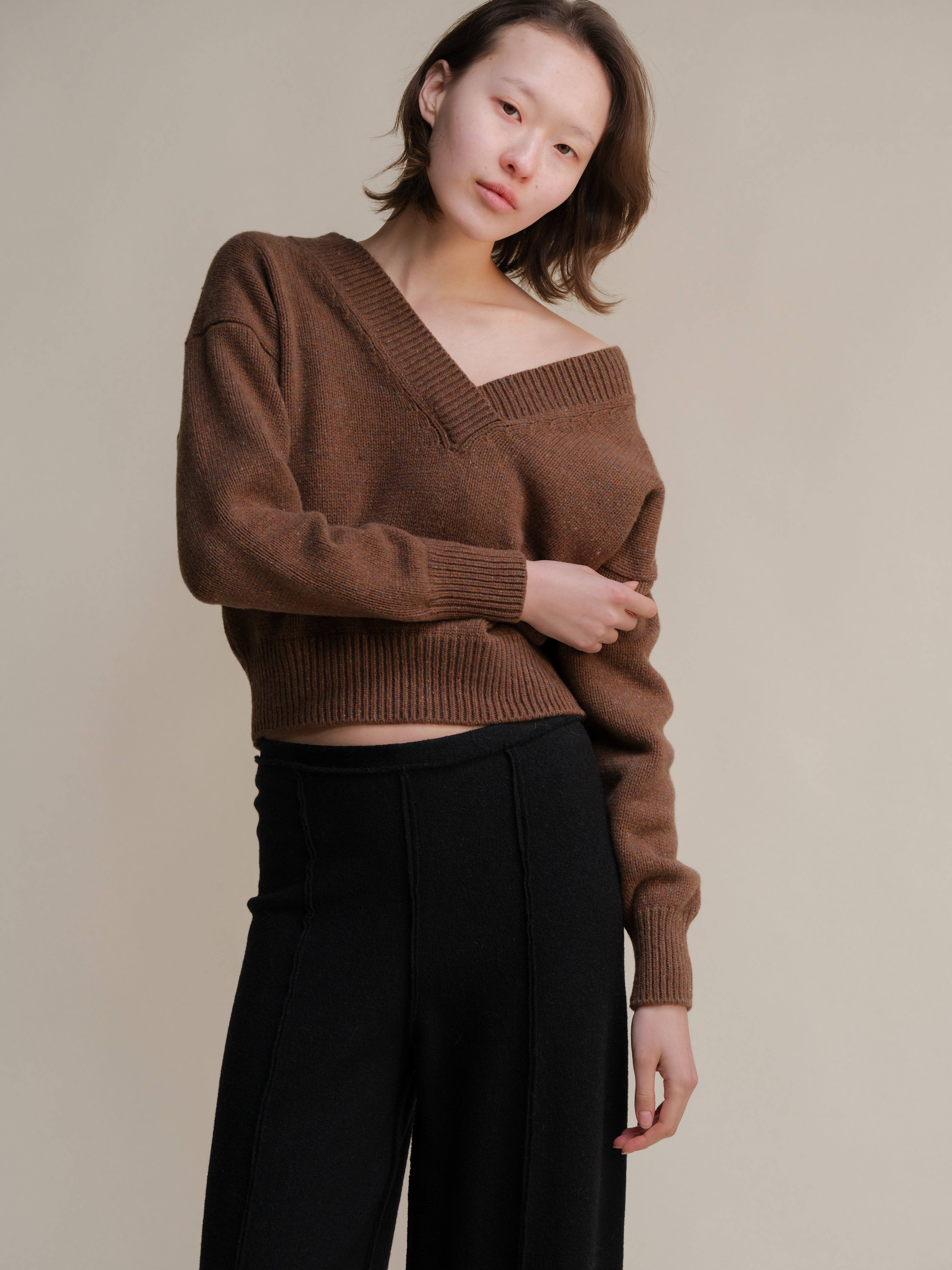 Lèmme – wholesale Knitted jumper – Women′s – Tweed Cropped Double V-Neck Sweater0