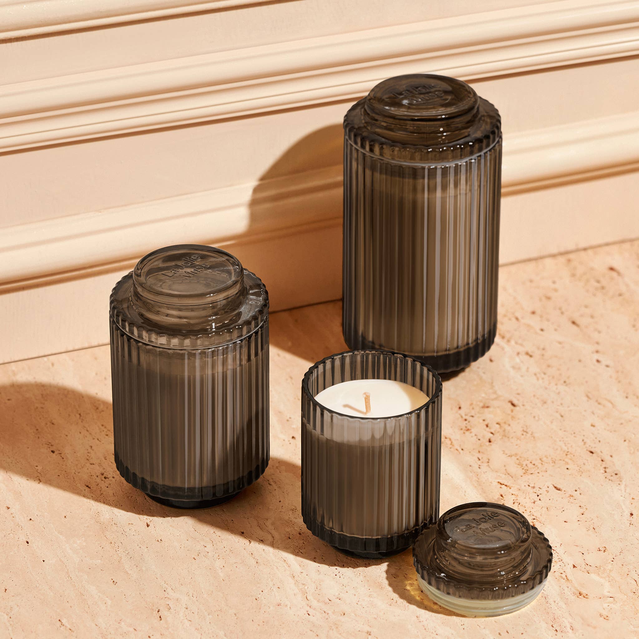 La Jolie Muse - Wholesale Jar/Filled Candle - Scented Candle - Santal Himalayen - 7oz | La Jolie Muse1