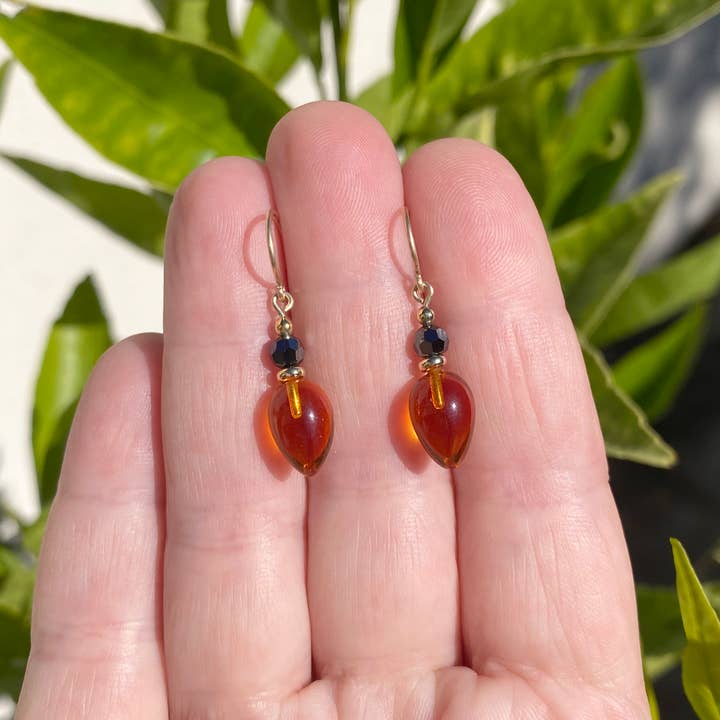 Owen Glass Collection - Wholesale Dangle Earrings - PLUMS 67 - TOPAZ GLASS AND HEMATITE EARRINGS, GOLD TRIM 1