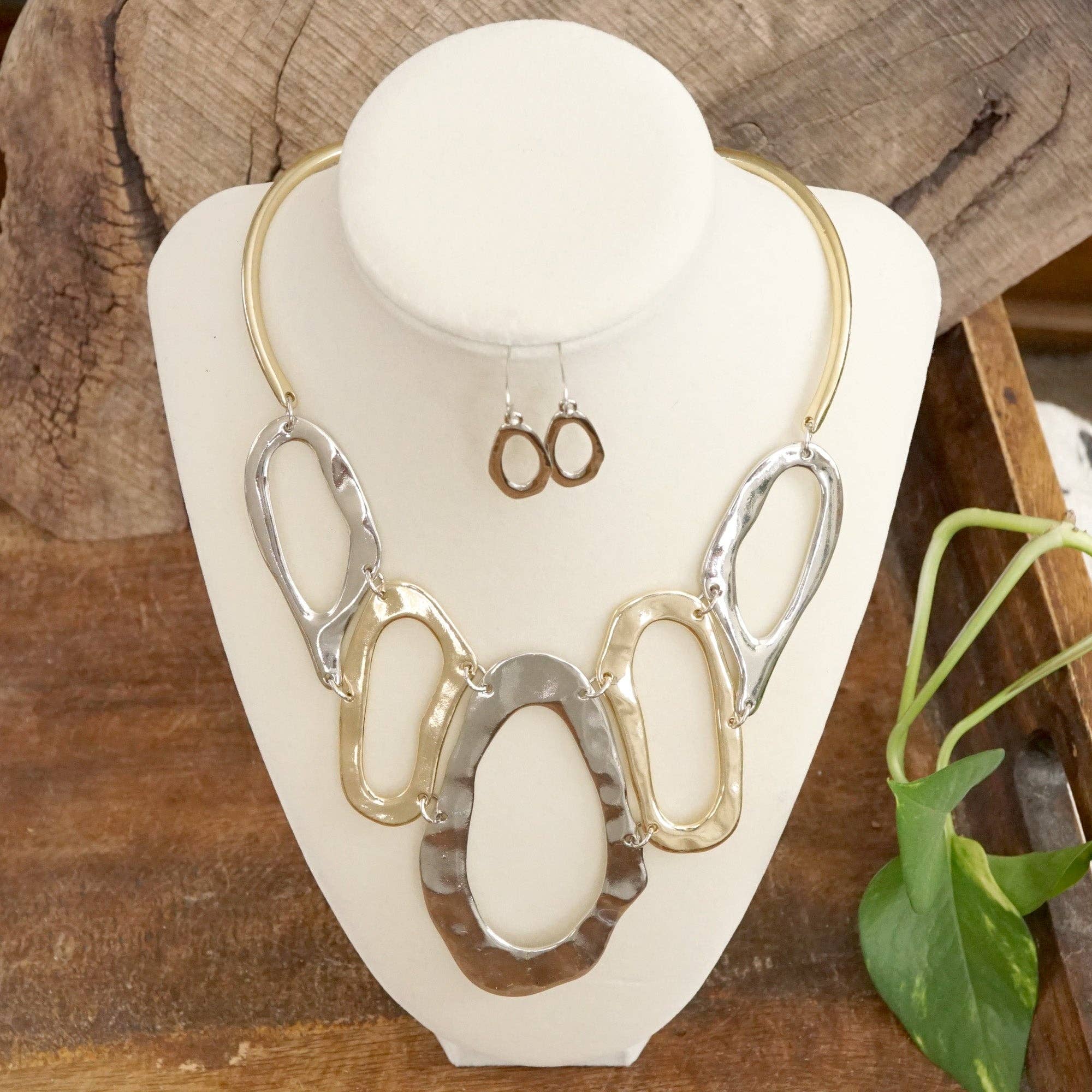 PennyLine inc - Wholesale Link & Chain Necklace - Links Statement Necklace set in Gold Silver Tones6