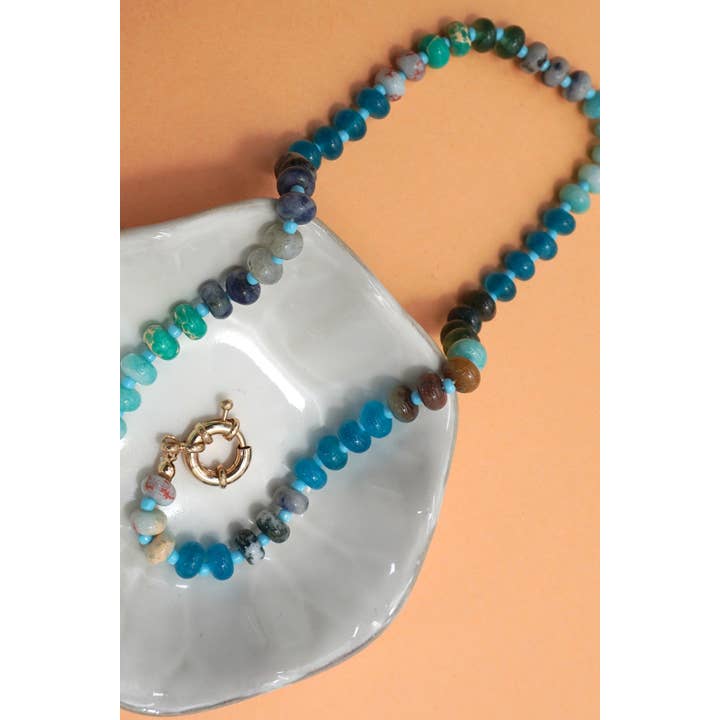 JOSSLYN by wall to wall - Wholesale Beaded/Pearl Necklace - NATURAL STONE CHARM SPRING CLASP BEADED NECKLACE | 40NK94672