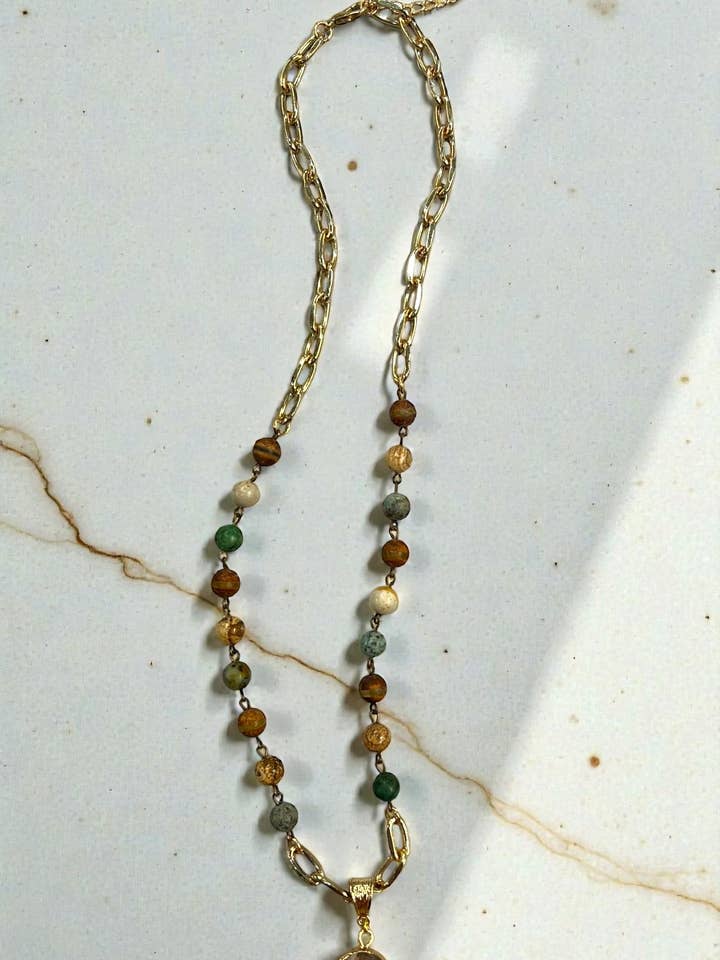 Collar Jasper Mix de 22" con colgante de oro para venta al por mayor de Ava Capri