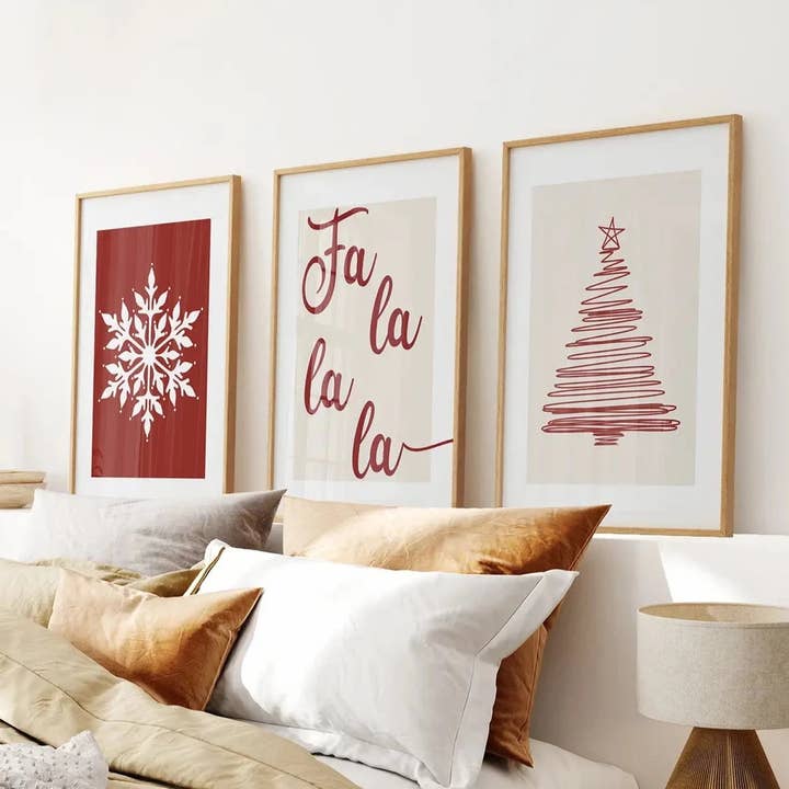 Décoration murale de Noël. Imprimé de Noël rouge moderne pour la vente par Art Lane