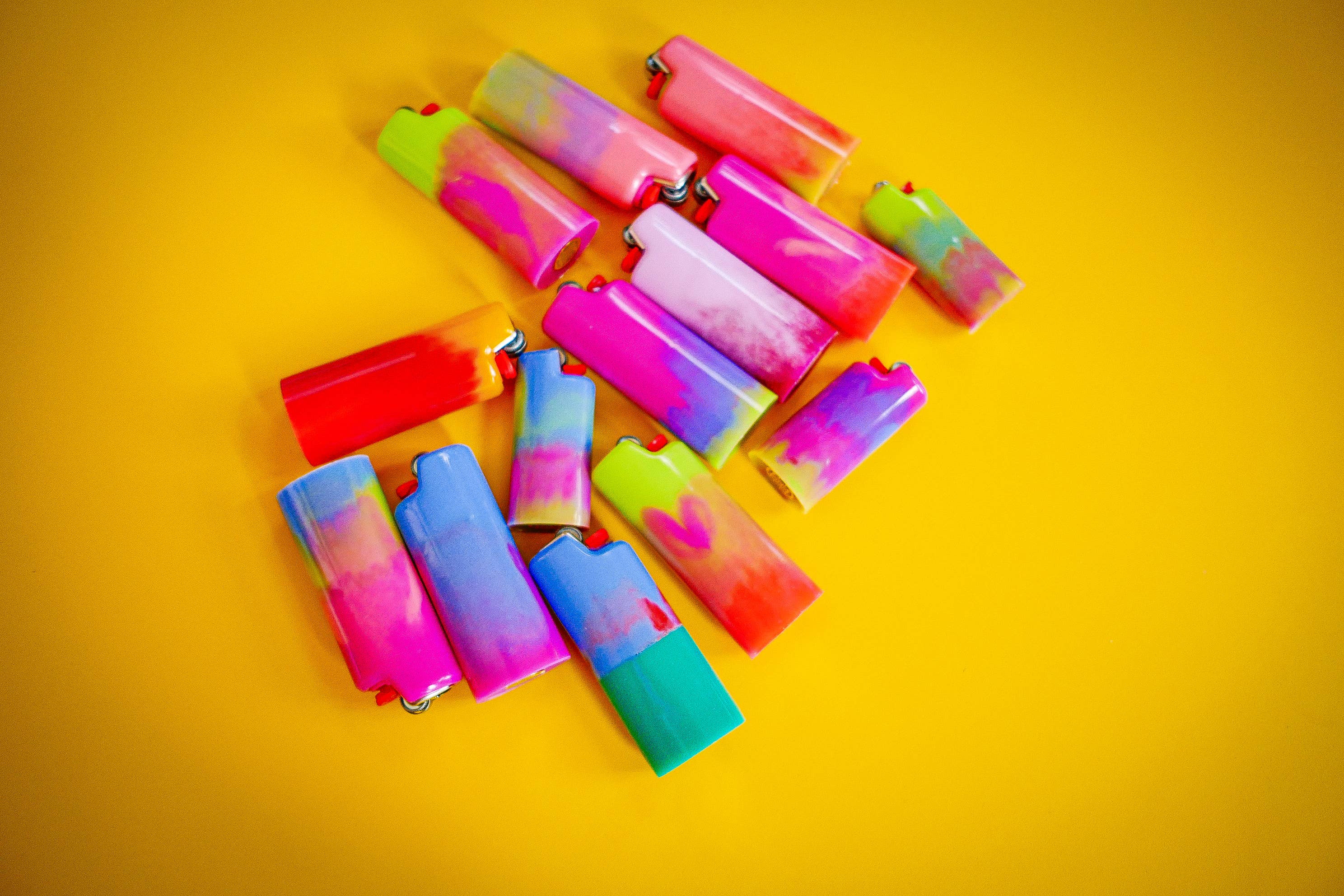 Resin at the Disco – Großhandel Feuerzeug – Gino Feuerzeughalter aus Harz mit austauschbarem Bic-Feuerzeug4