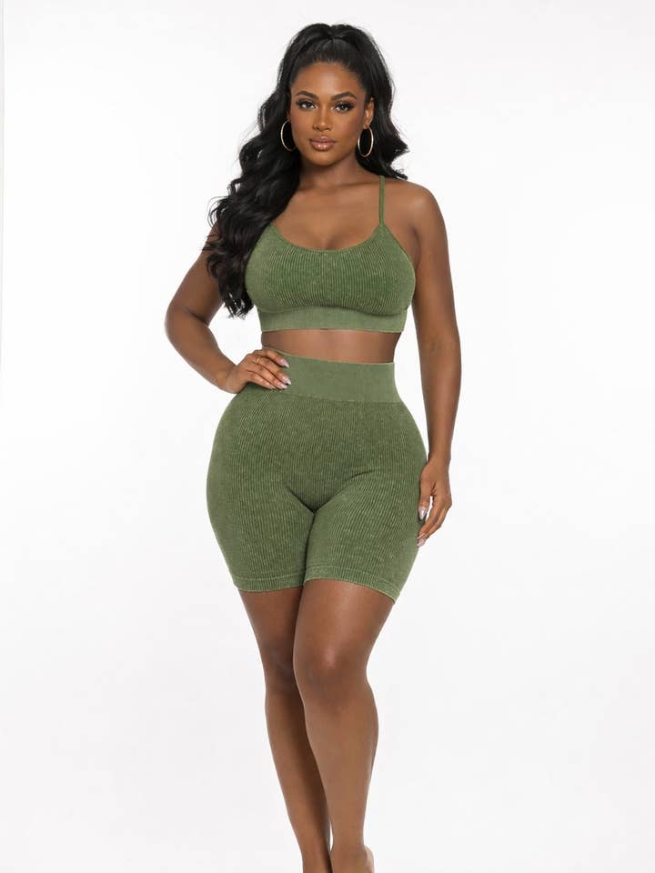 Conjunto de top de tirantes finos y shorts con lavado mineral para venta al por mayor de To Star