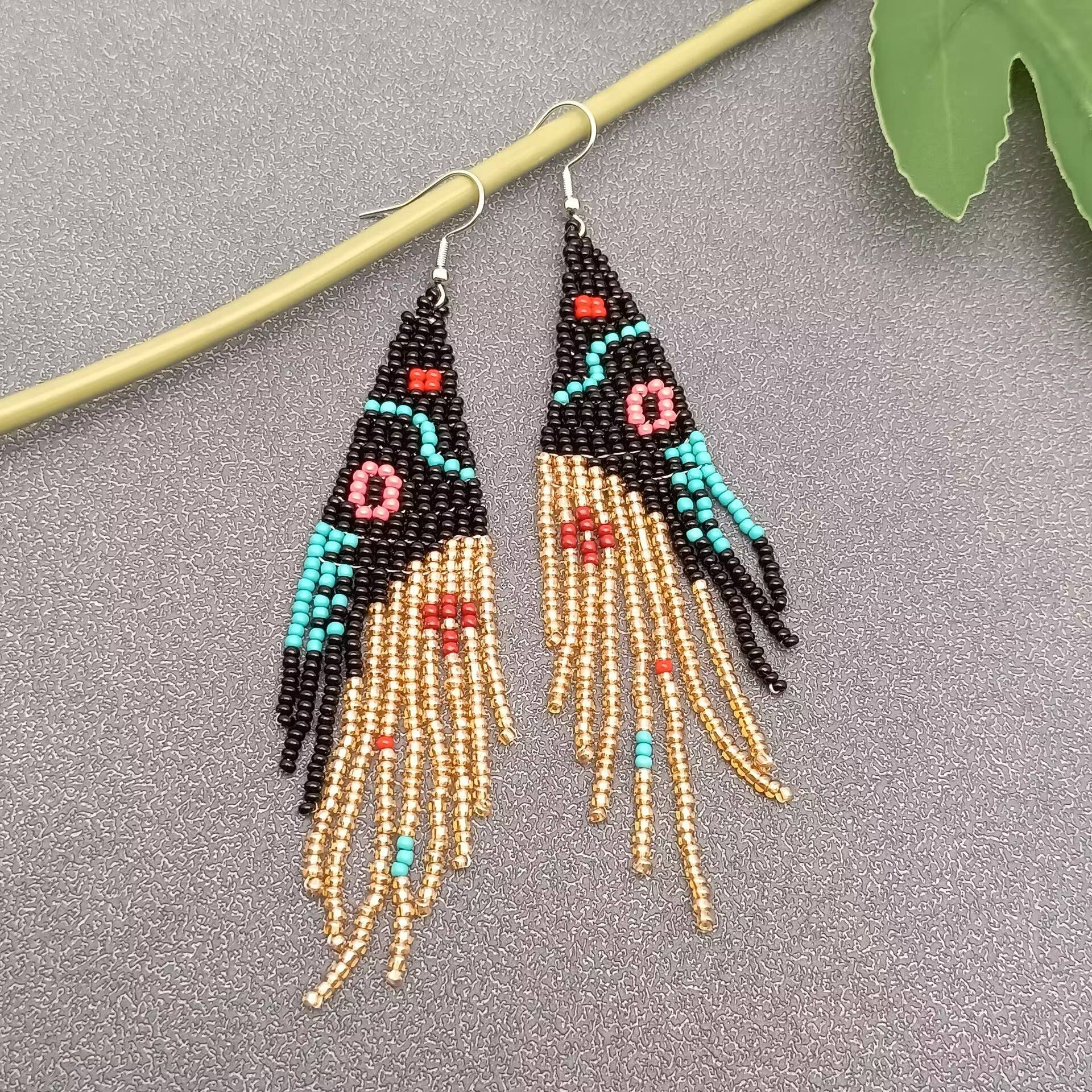 Mio Queena - Wholesale Dangle Earrings - Shark Mouth Pattern Seed Beads Dangle Earrings - BJ/SB0