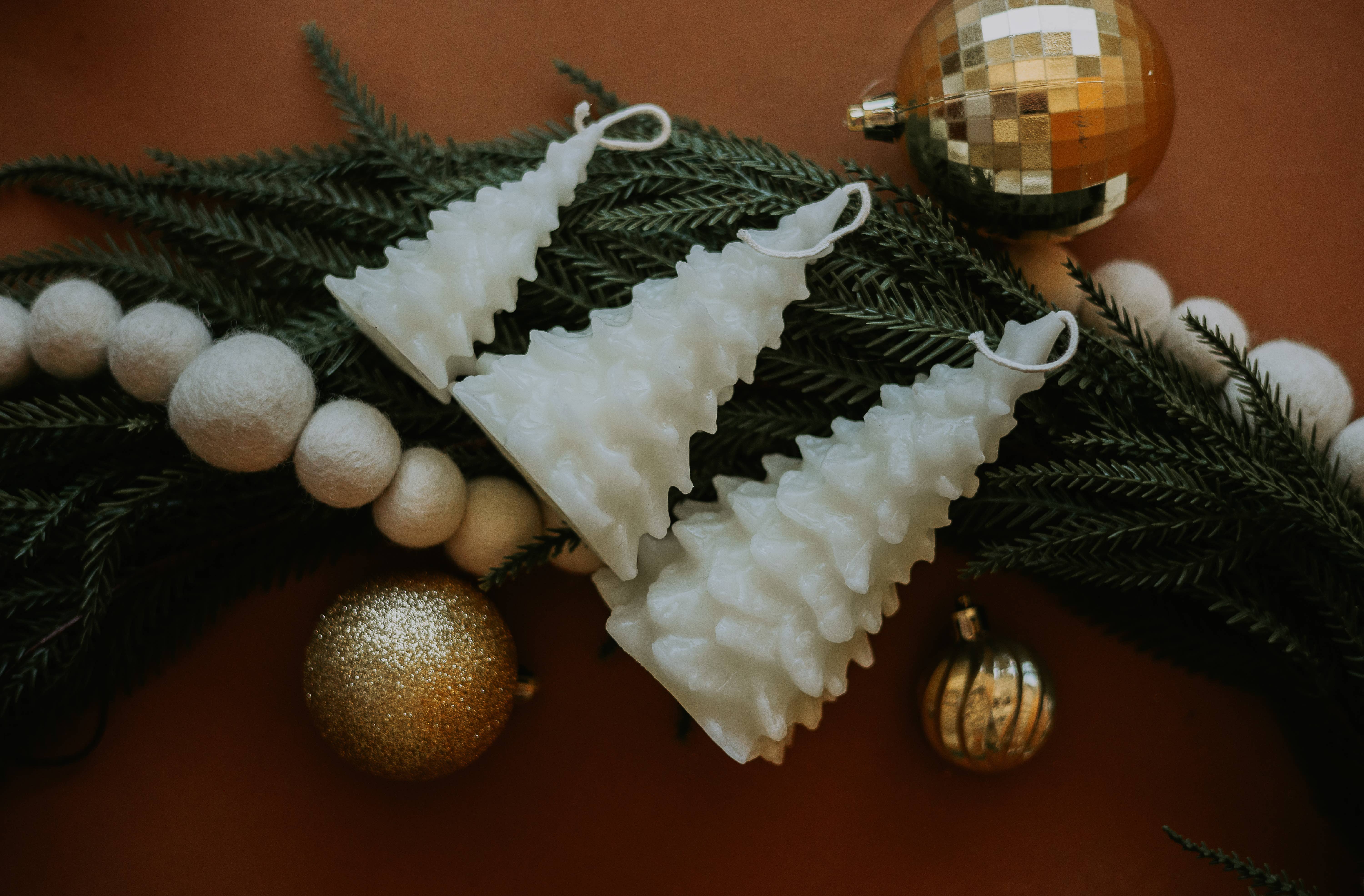 Wild Hive Apiary - Wholesale Pillar Candle - Christmas Tree Set1