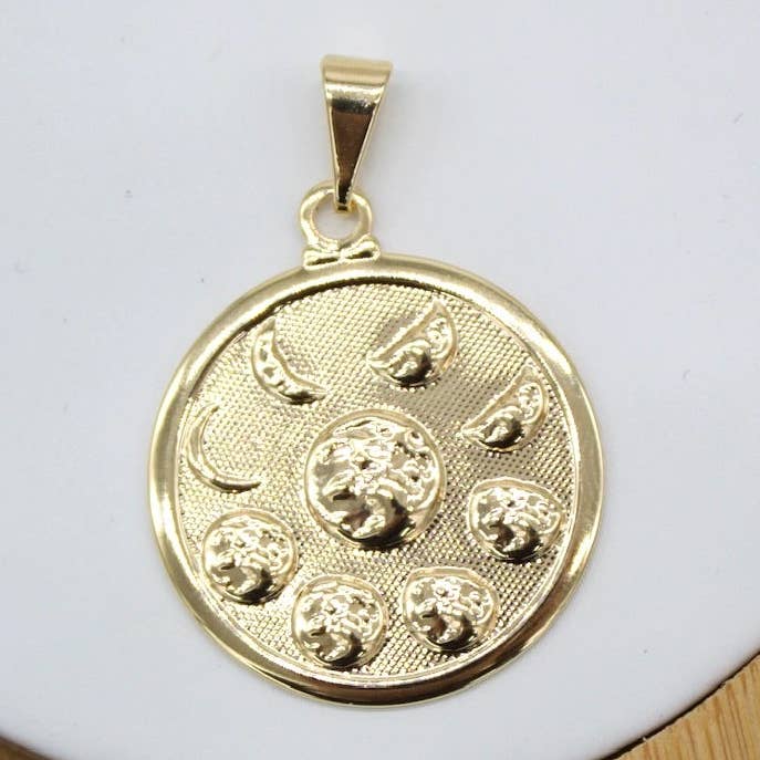 Pendentif en forme de médaillon de lune rempli d'or 18 carats pour la vente par MIA Jewelry