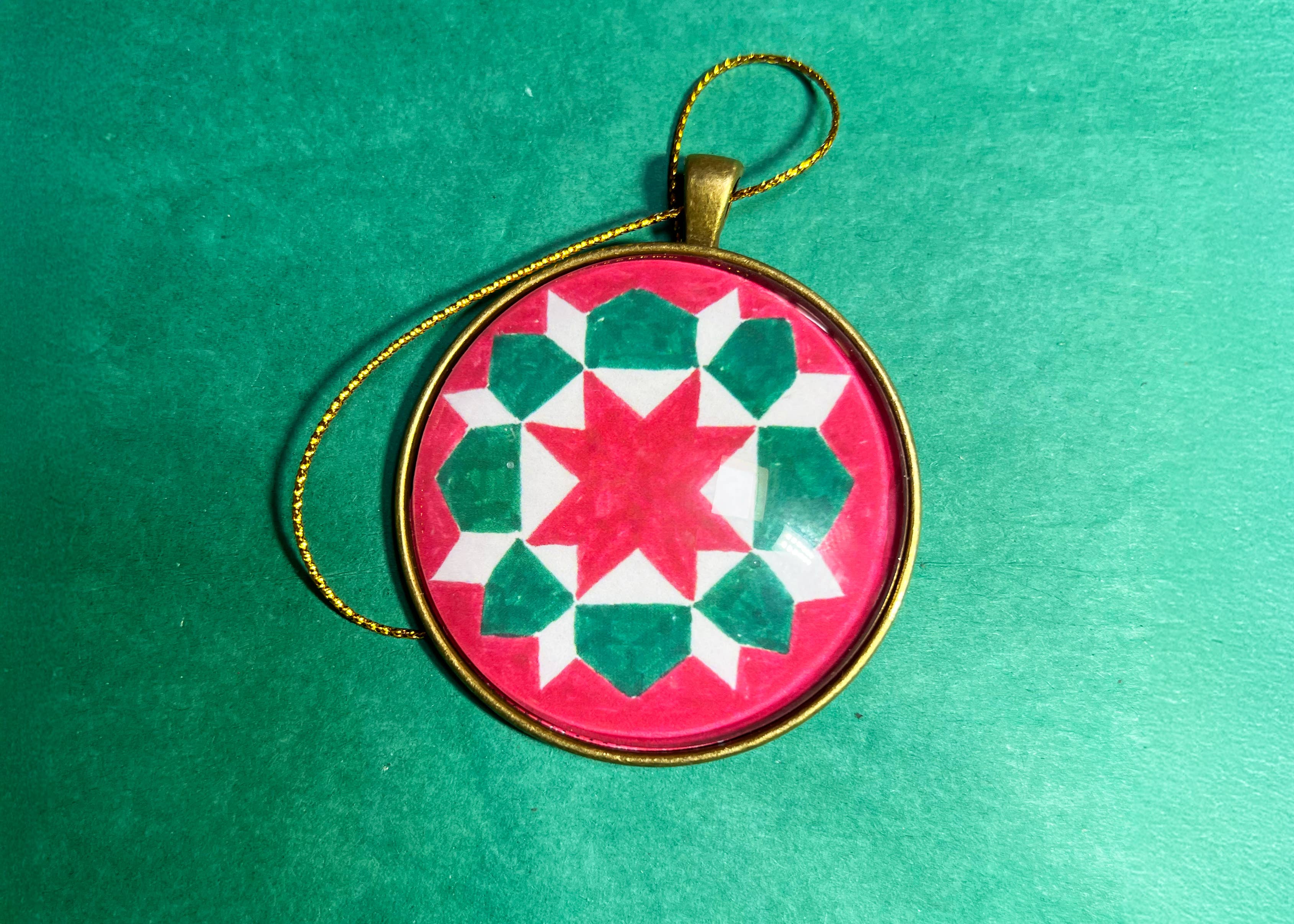 Quilt Design Jewelry - Wholesale Ornament - Quilt Design Christmas Ornament, Star of Bethlehem Red/Green2