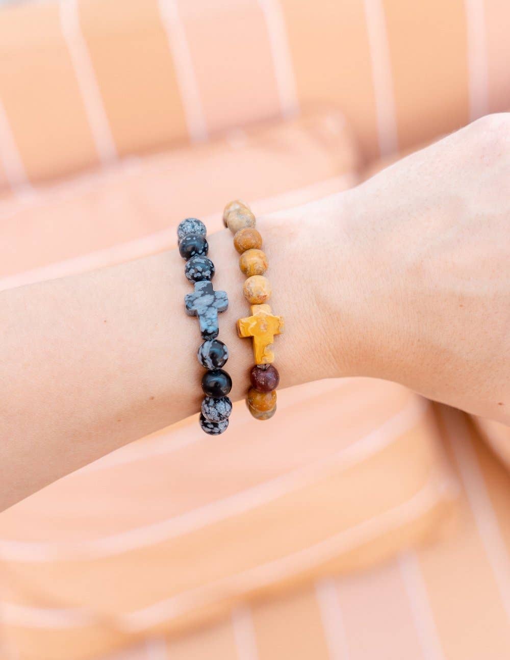 Elevated Faith - Vente Bracelet de perles - Croix d'Obsidienne1