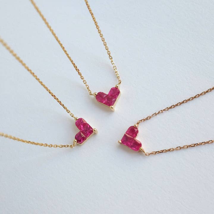 Collana con ciondolo a forma di piccolo cuore delicato in argento sterling 925. per la vendita all'ingrosso da parte di Perimade & Co. LLC