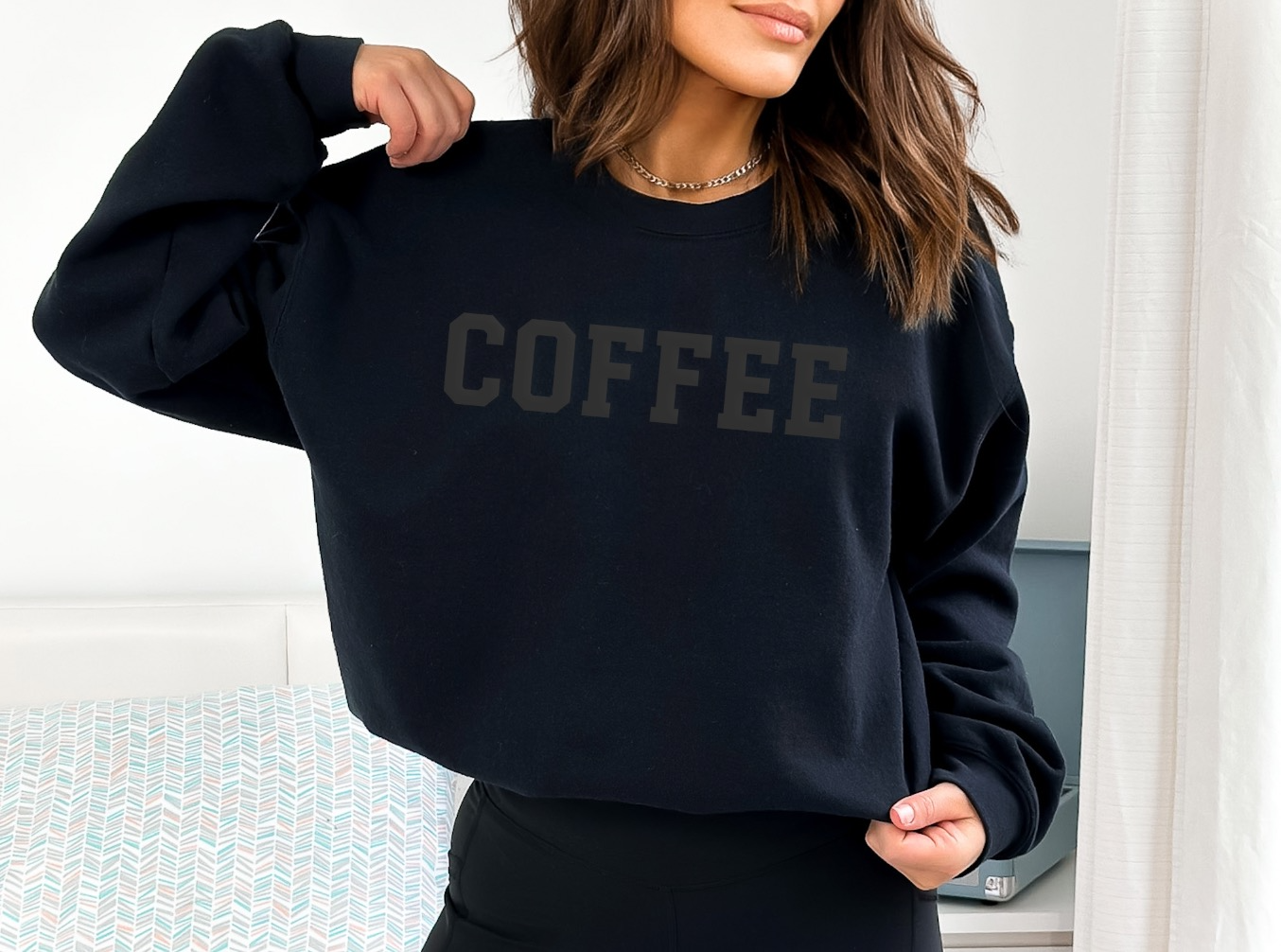 MELODY FAYE – wholesale Sweatshirt med tryck - Dam – Kaffepräglad tröja för kvinnor Puff Text Brun tröja0