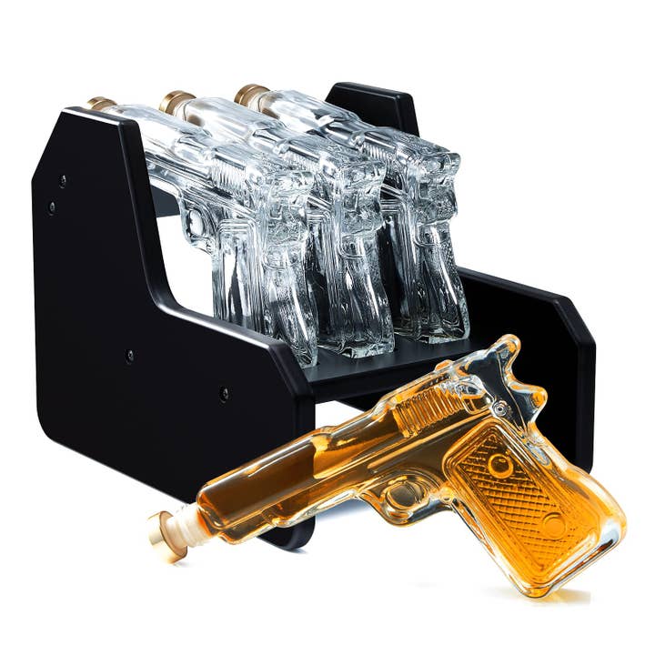 Whisky karaffel sæt, 3 pistolpistol & træstativ, 7.7 oz for engroshandel hos The Wine Savant / Khen Glassware