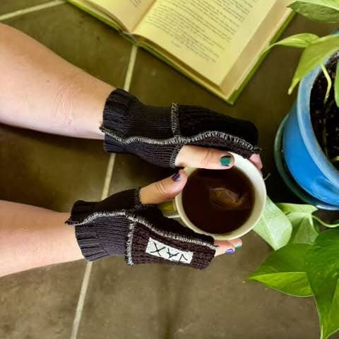 Jax Upcycled - Wholesale Gloves - Women's - Upcycled Unisex Fingerless Gloves Solid Black Color7