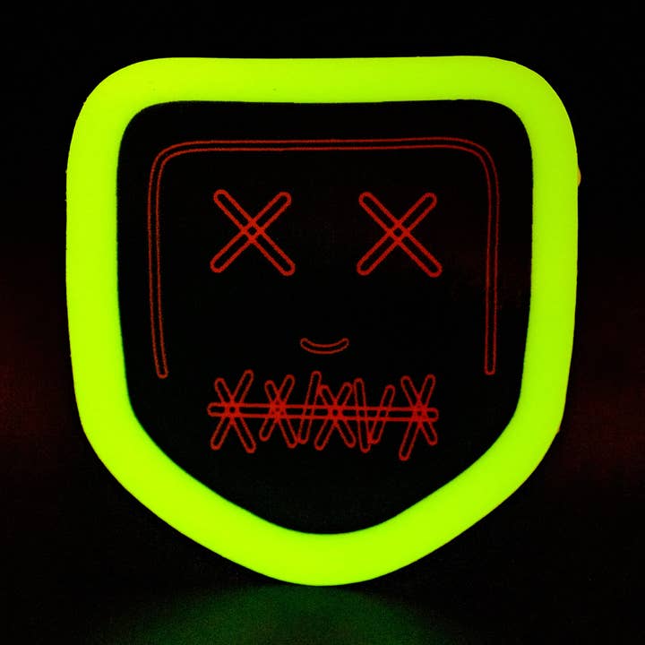 Rød maske 2,5" Glow In The Dark klistermærke for engroshandel hos Smut & Stick