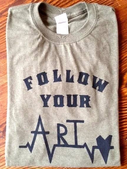 Följ din konst - Vit för wholesale av Taproot Tees