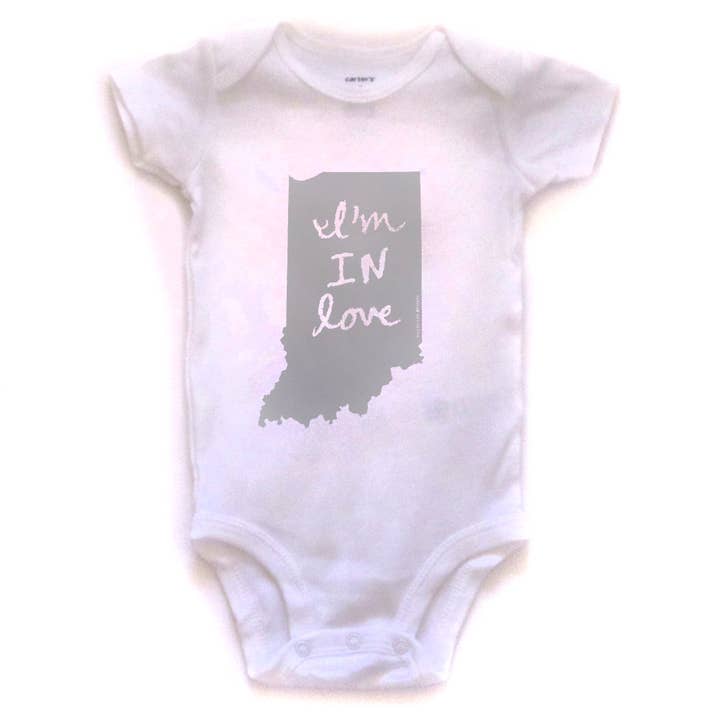 Je suis AMOUREUX (Indiana) : Body pour bébé (sur blanc) pour la vente par Megan Lee Designs