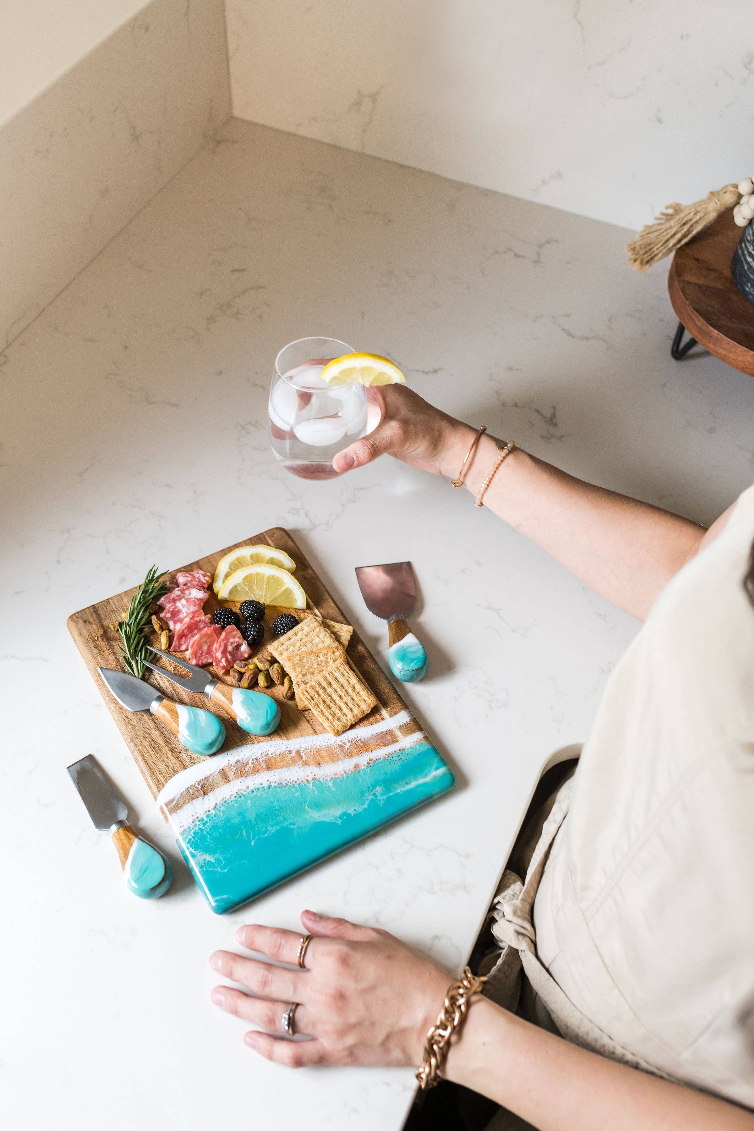 Lynn & Liana Designs - Wholesale Kaasplank - Set van 4 kaasmesjes met harsomhulsel - Geen invoerrechten!7