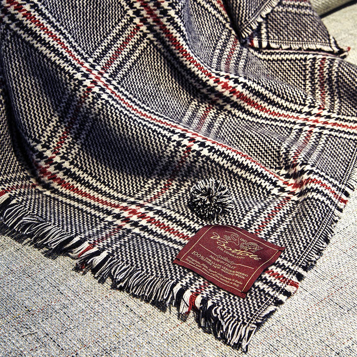 Bottoli - Wholesale Throw Blanket - Plaid elegance - 100% Virgin Merino Wool - Prince of Wales6