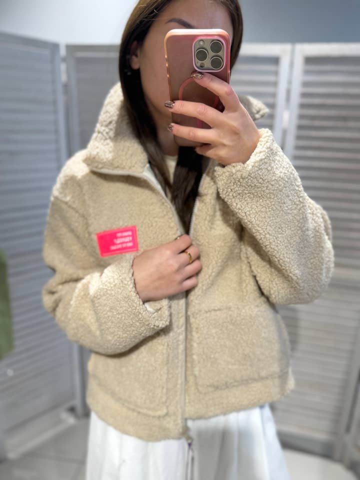 Veste en sherpa à zip pour la vente par VICTORIA&ISAAC