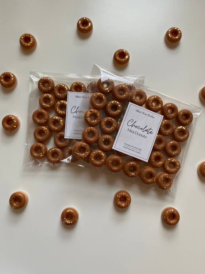 La cera per mini ciambelle al cioccolato si scioglie per la vendita all'ingrosso da parte di Allure Wax Works