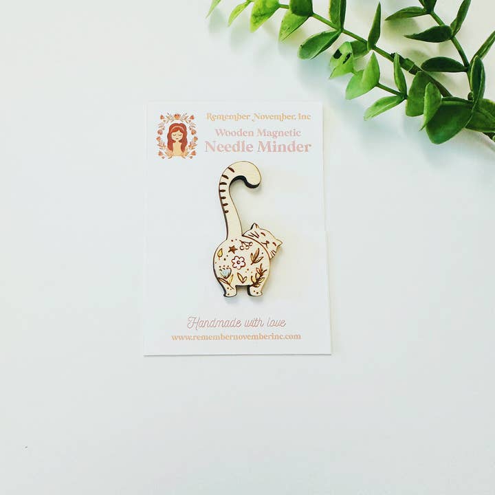 Remember November, Inc - Wholesale Knitting/Crochet Supplies - Cat Butt Needle Minder, Wooden Magnetic Needle Minder