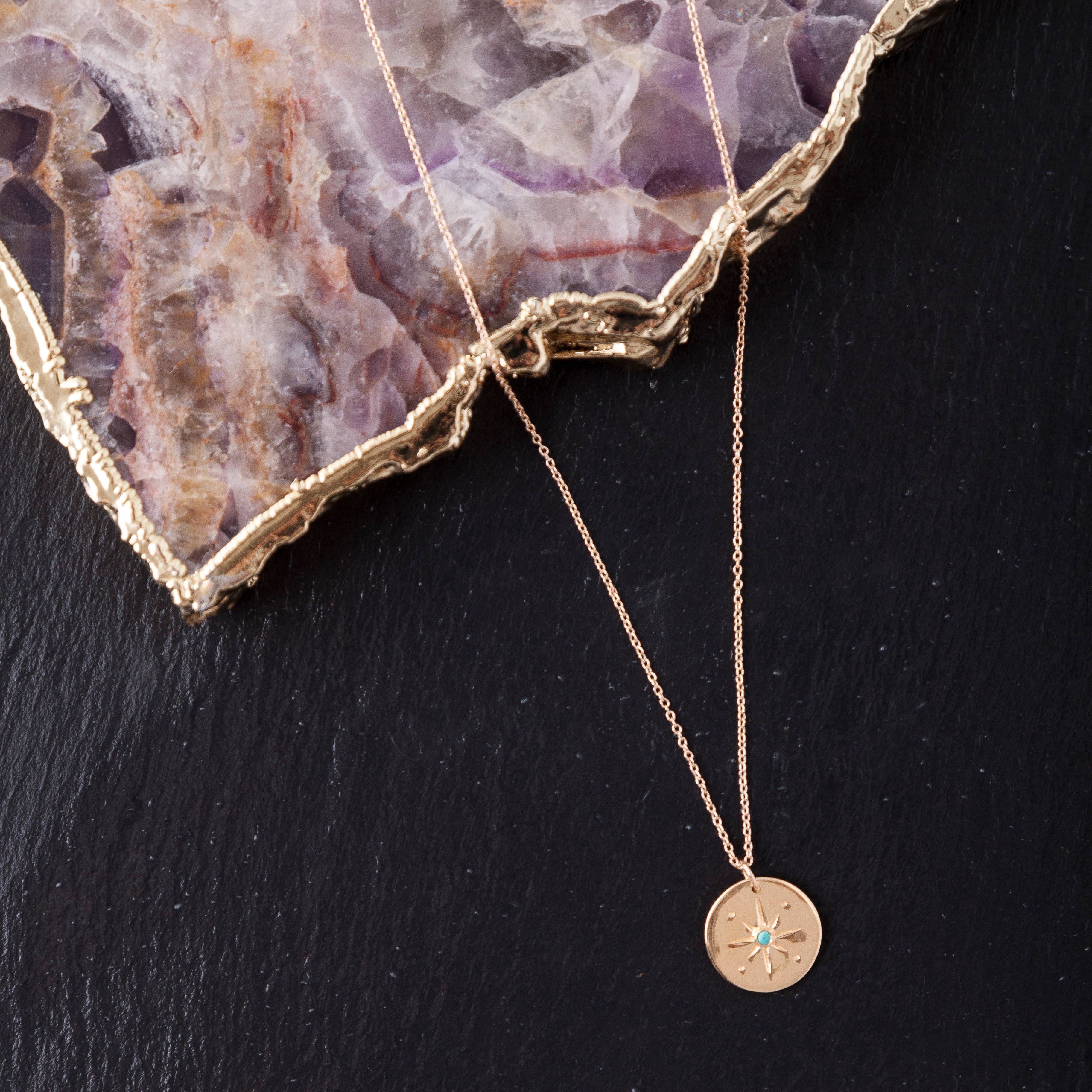 Baizaar - Vente Colliers à pendentif - Collier Compass Rose en métal doré3