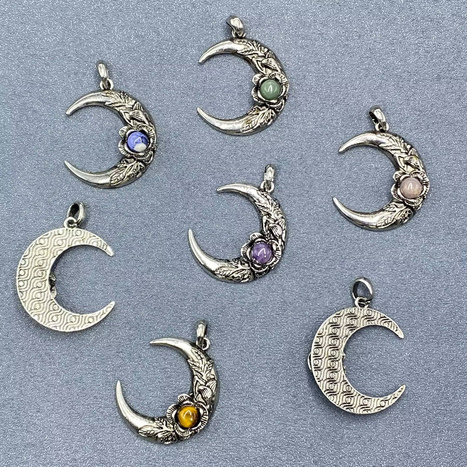 Mio Queena – wholesale Spiritual stone/crystal – Vintage Inlaid Stone Rose Moon Charm Pendant - CS/MS18