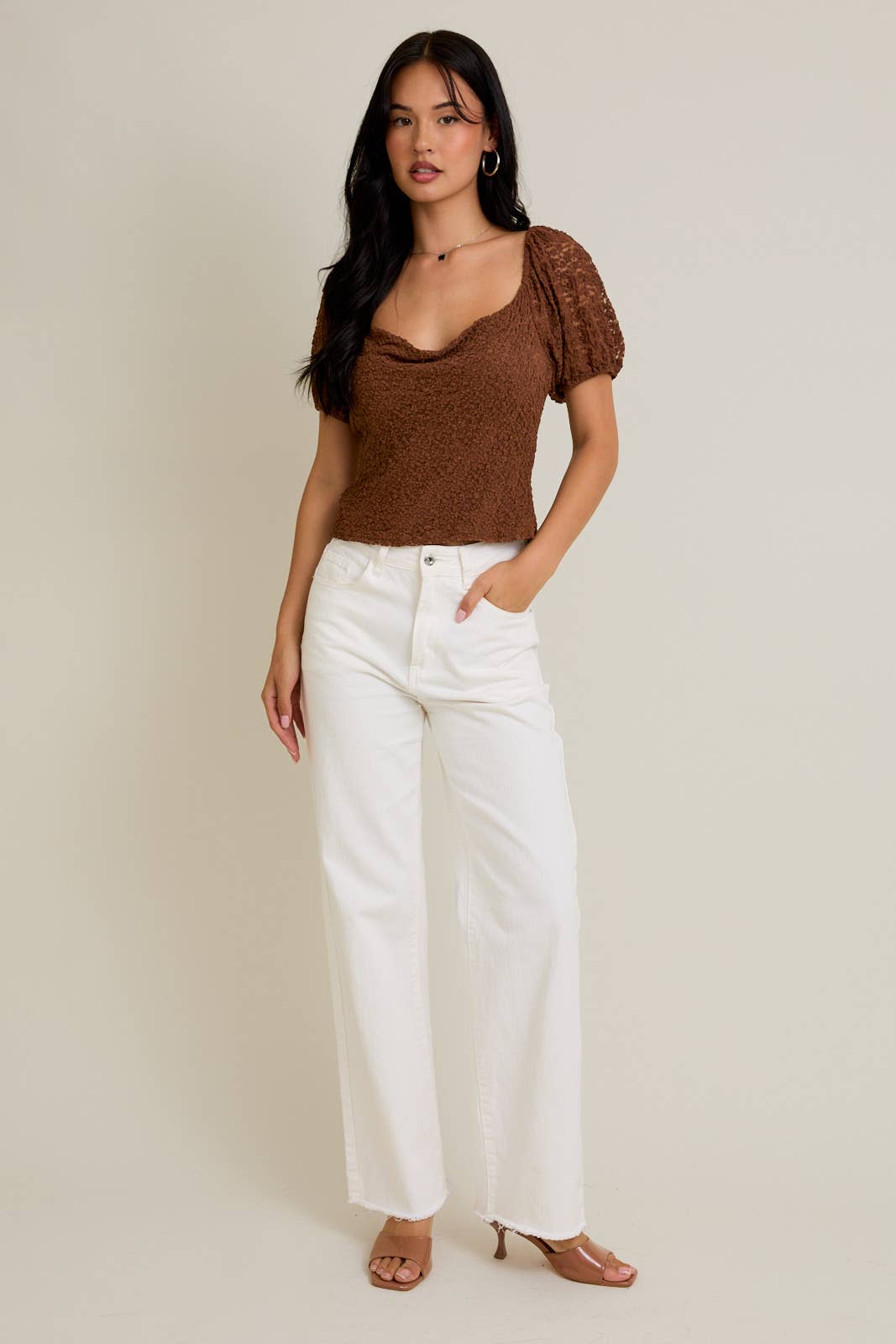 LE LIS - Vente Chemisier – femme - Haut en dentelle à manches mi-longues bouffantes et col bénitier4