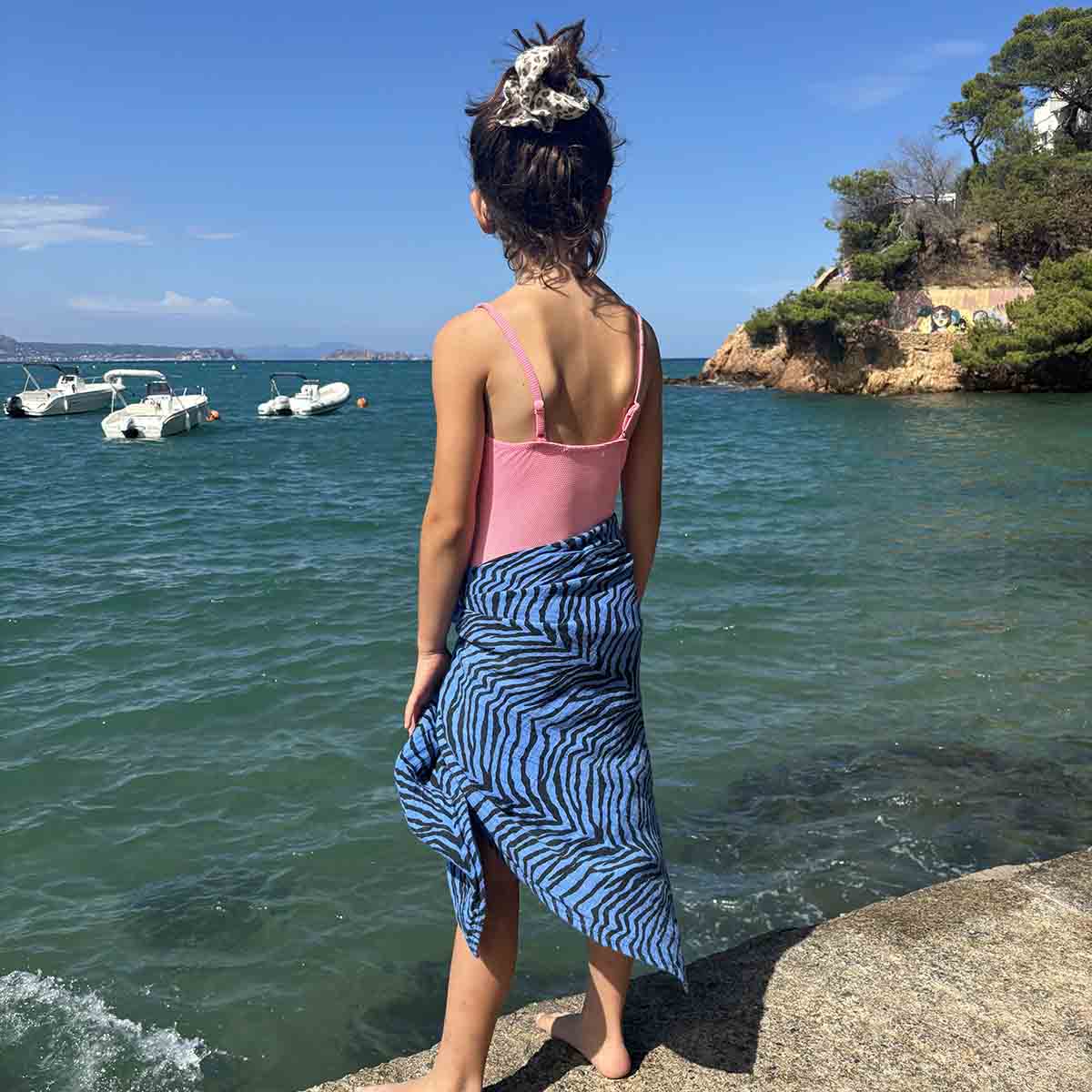 BIANCA SWADDLE ZEBROU GREEK BLUE for wholesale on Faire9