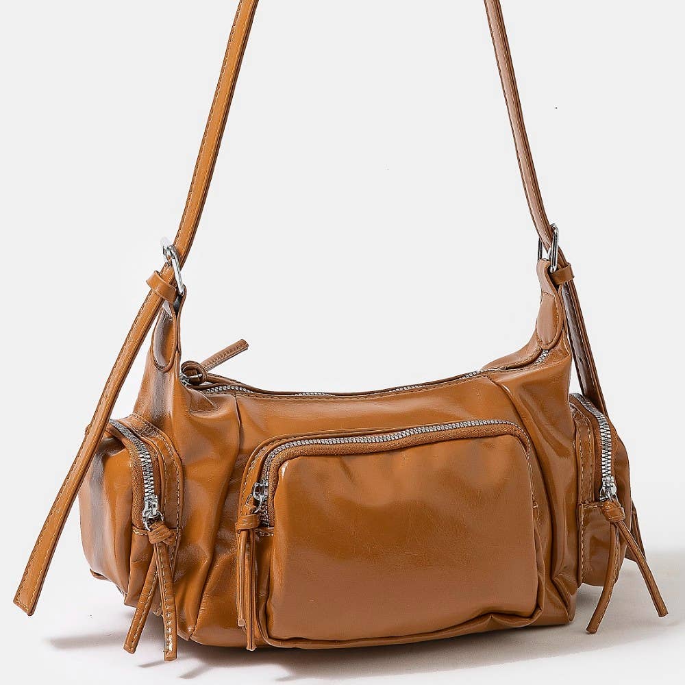 Collections by Fame Accessories – Engroshandel Crossbodytaske - Dame – Glansfuld læderhåndtaske med flere lommer6