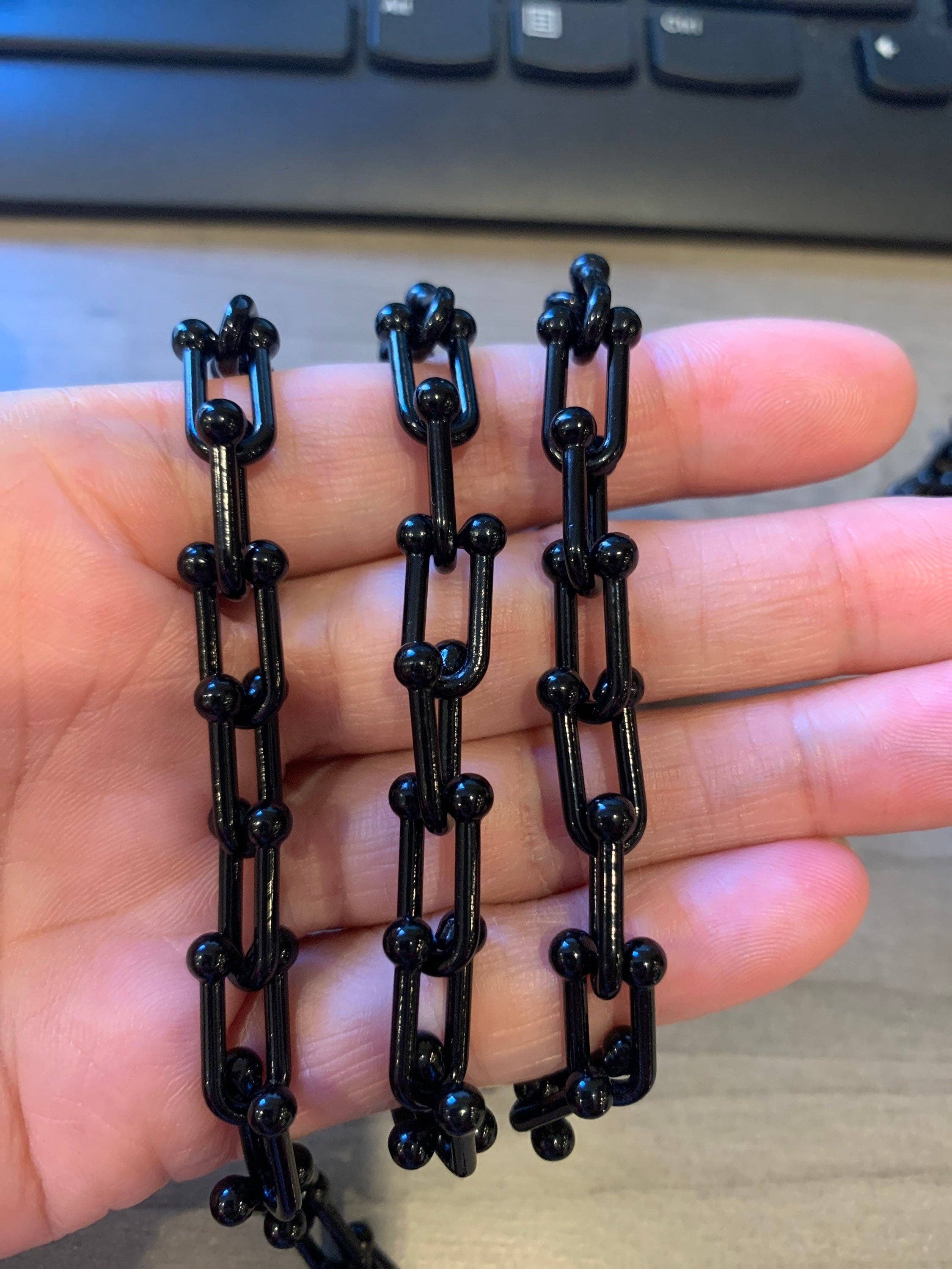 BestBeads&Beyond - Vendita all'ingrosso Collane a catena e maglie - Catena a maglie U lavorata a mano, design spesso e appariscente, placcata in oro 18K, vendita all'ingrosso, dimensioni maglia 7x15mm/5x10mm3