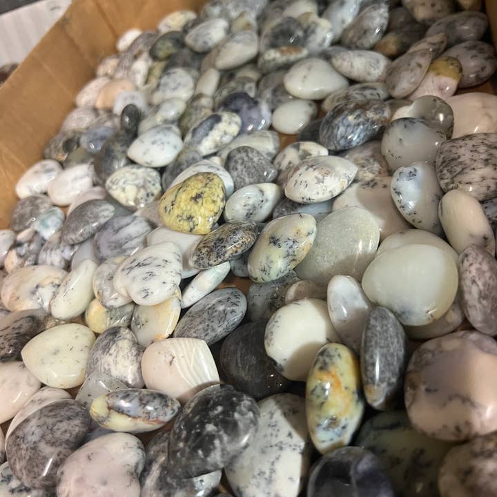 Sapphire & Sage - Venta al por mayor Piedras/cristales espirituales - Talla de cristal en forma de corazón de ópalo dendrítico