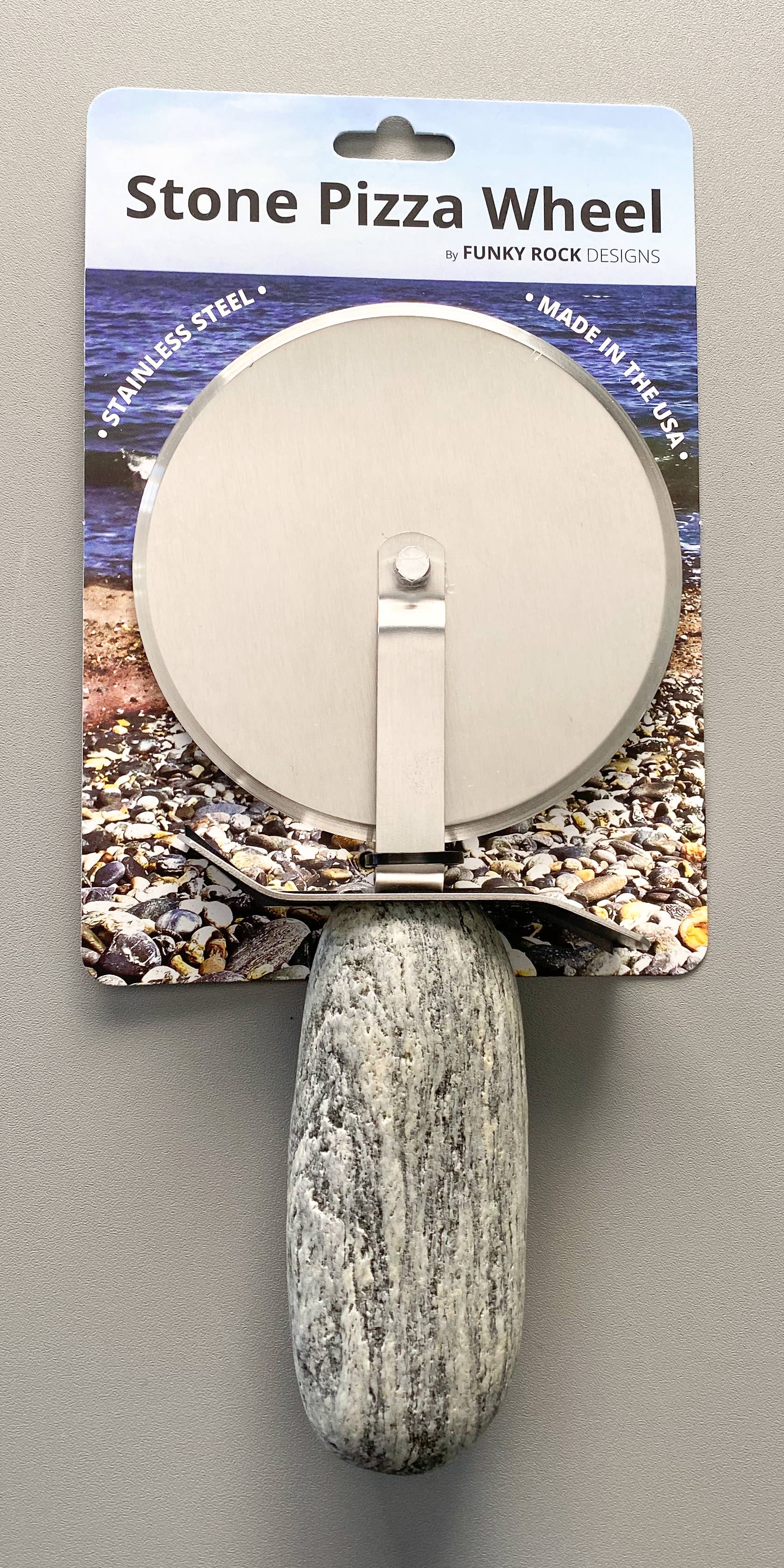 Funky Rock Designs – Großhandel Pizzaschneider – Effizientes Pizzarad mit Steingriff7