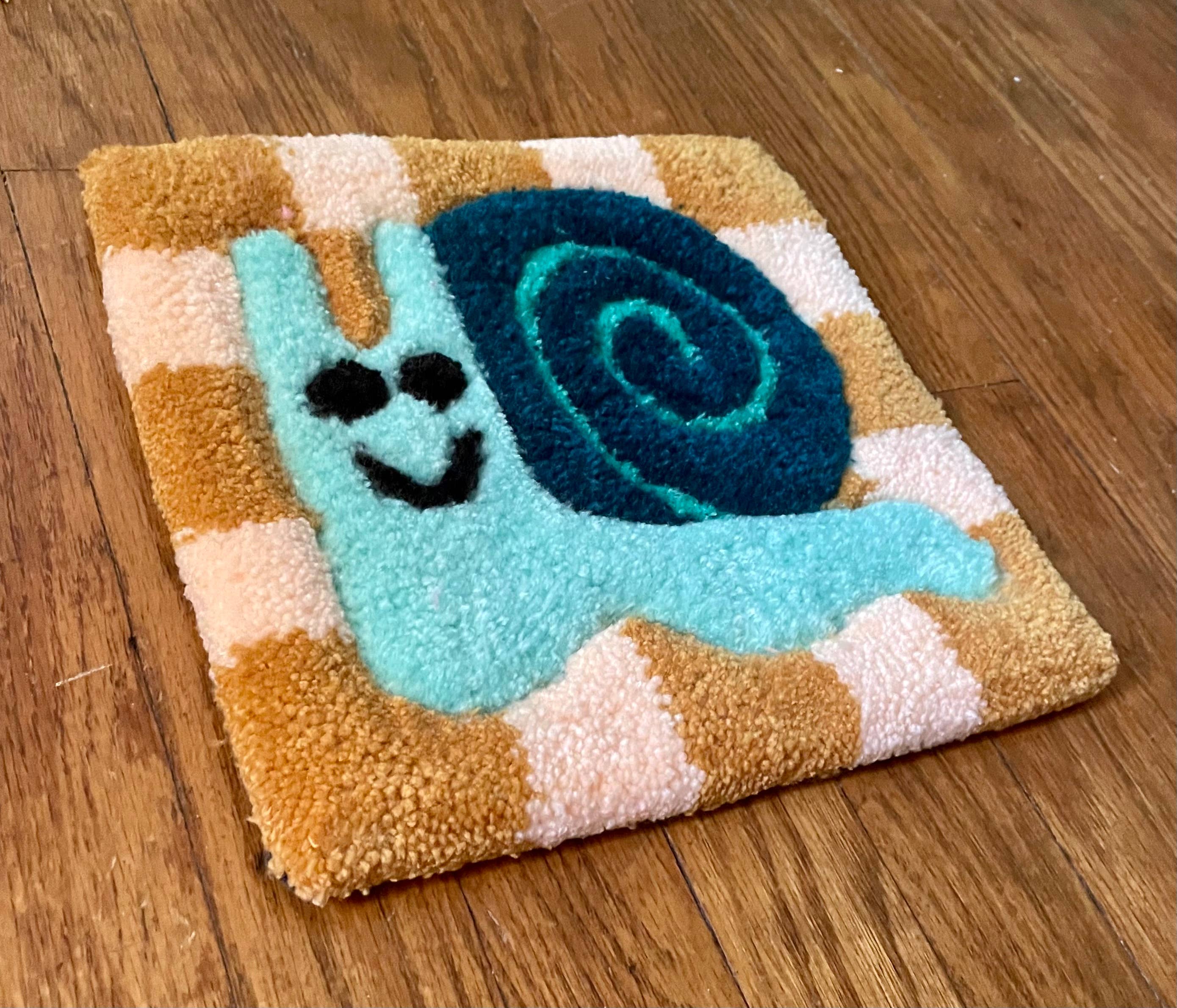 Hi Cutie – wholesale Wall Accent – Checkered Snail Tufted Wall Hanging3