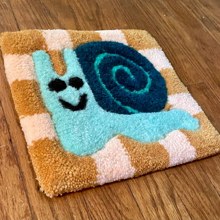 Hi Cutie – wholesale Wall Accent – Checkered Snail Tufted Wall Hanging3