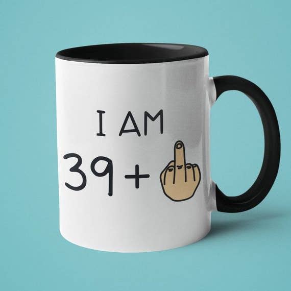 Tasse à café d'anniversaire I Am 39 pour la vente par Ink Pop