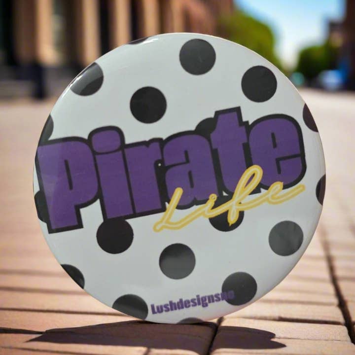 Piratliv Prickig Lila Knapp för wholesale av Lush Designs