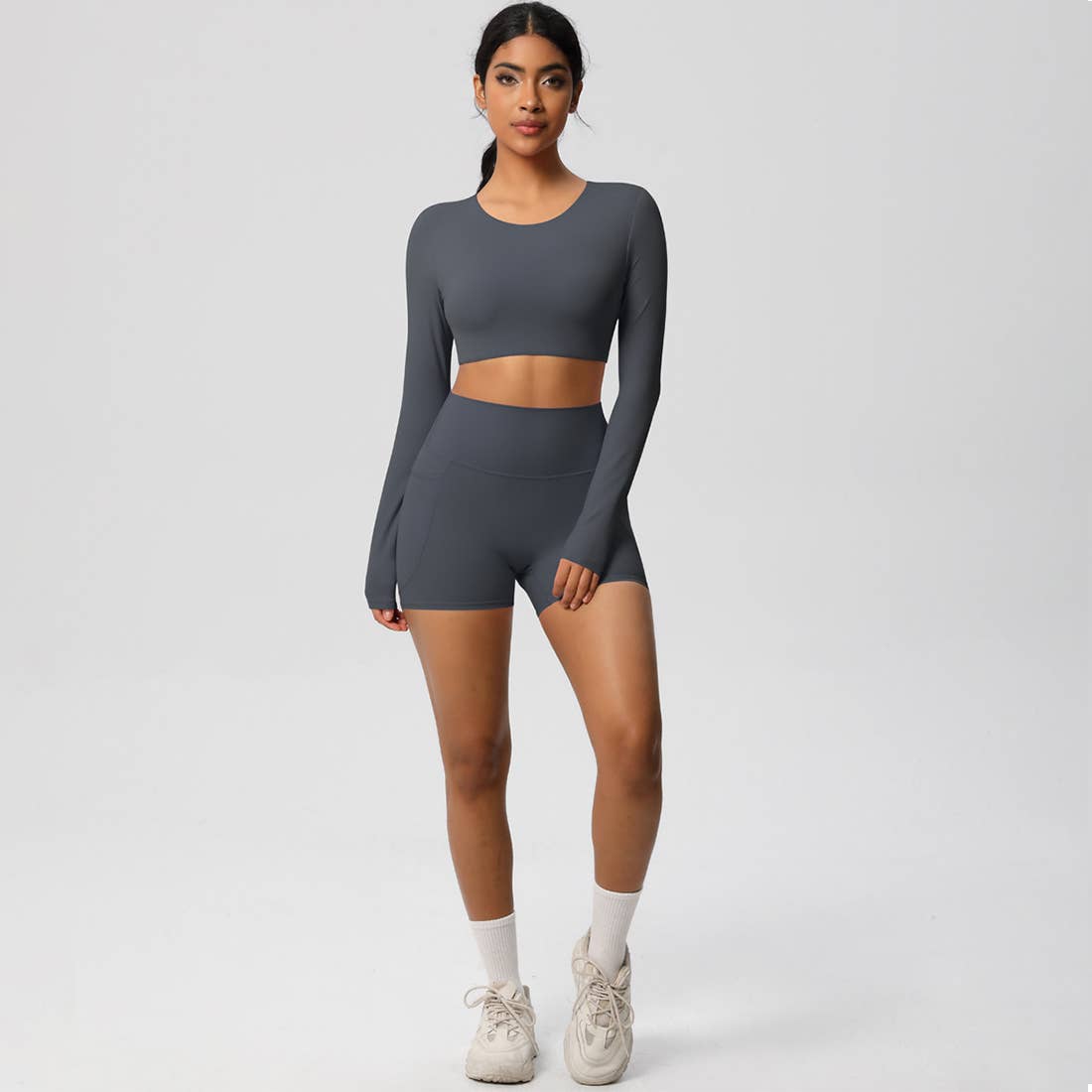 Sodalemon – Engroshandel Activewear-sæt – til kvinder – Kvinder Højtaljet Yogasæt: Langærmet Top + Shorts med Lommer8