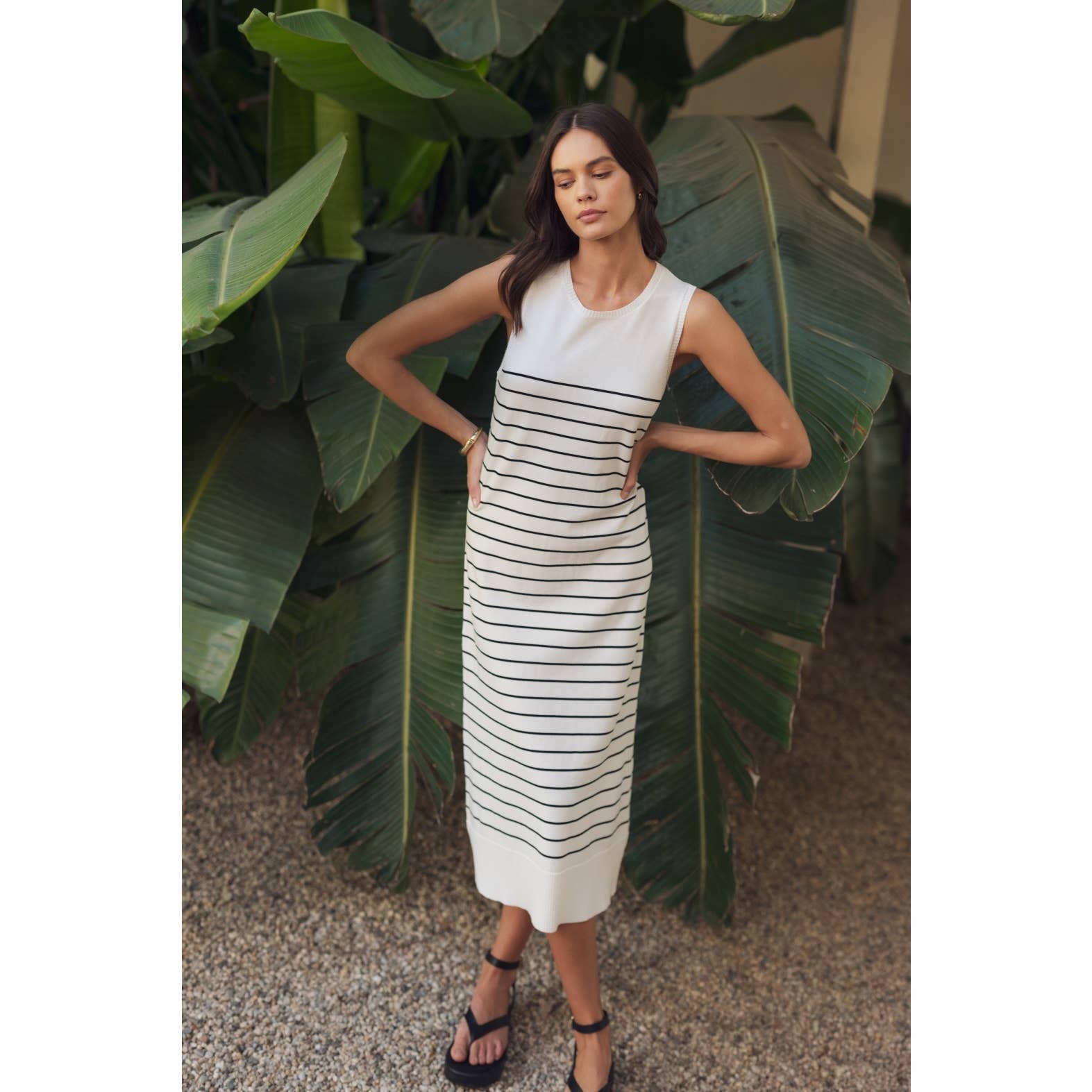 FUN2FUN - Vendita all'ingrosso Vestito - Donna - Abito midi senza maniche a righe con scollo rotondo.7