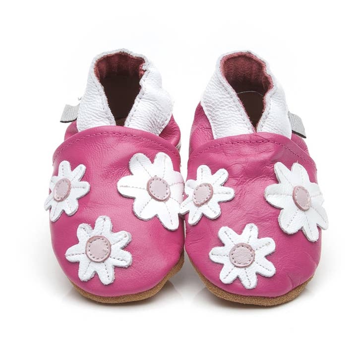 Chaussures bébé en cuir souple Little Flowers Rose pour la vente par Olea London Ltd