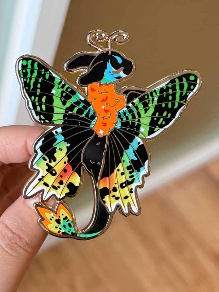 Épingles Dragon Papillon pour la vente par Lizbie Cafe