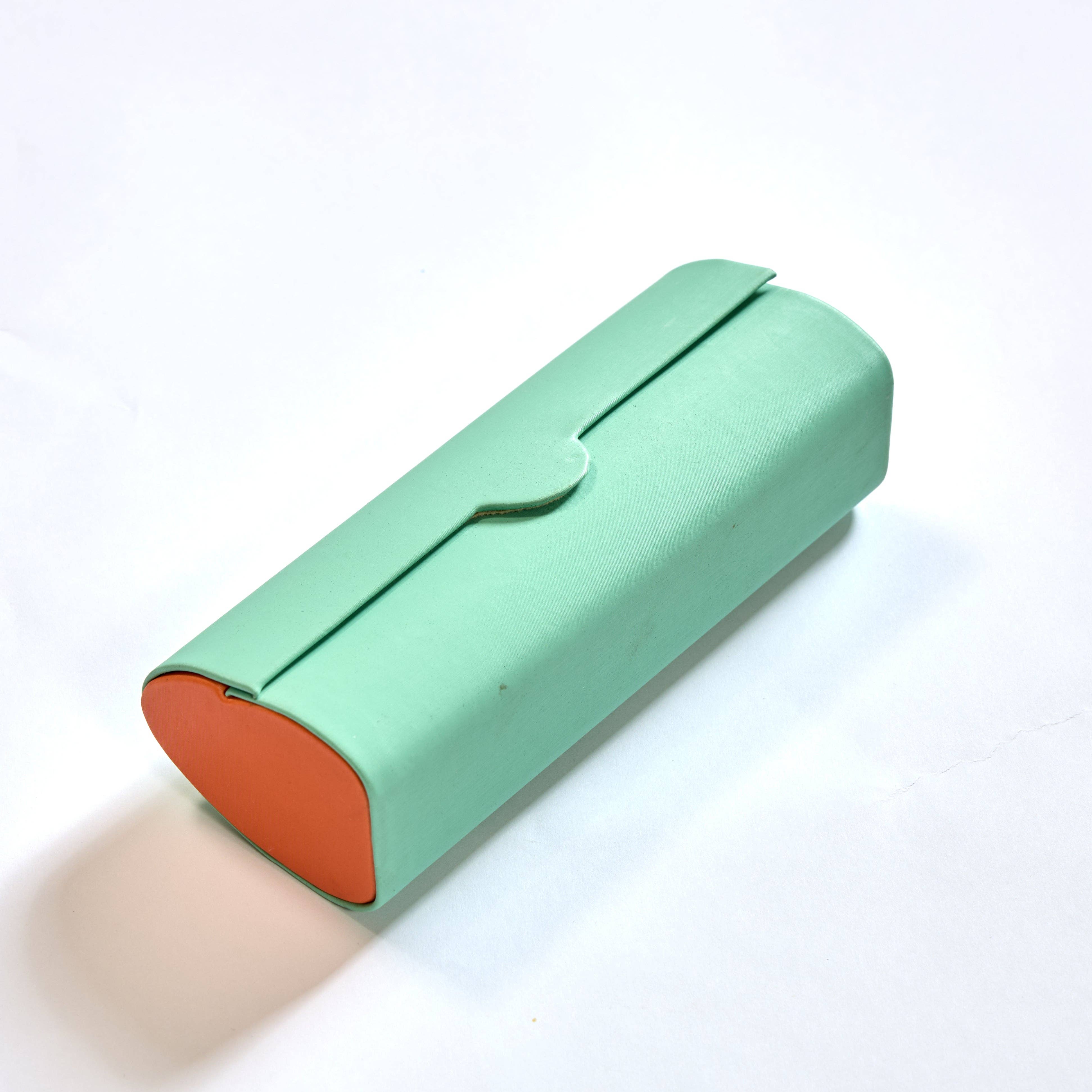 Real Sic - Wholesale Eyewear cases & holders – Unisex - Vintage-Inspired Magnetic Vegan Leather Glasses Case: Retro Cylindrical Design for Stylish Eyewear Protection0