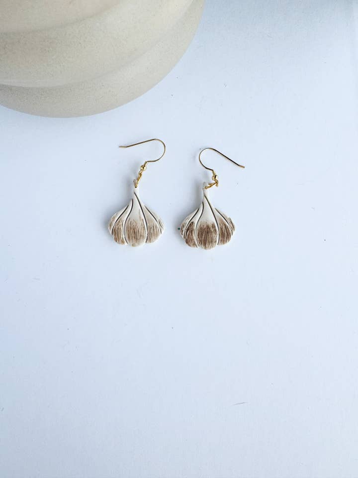 Hvidløgspære Øreringe for engroshandel hos Mountain Made Clay - Handmade Polymer Clay Earrings
