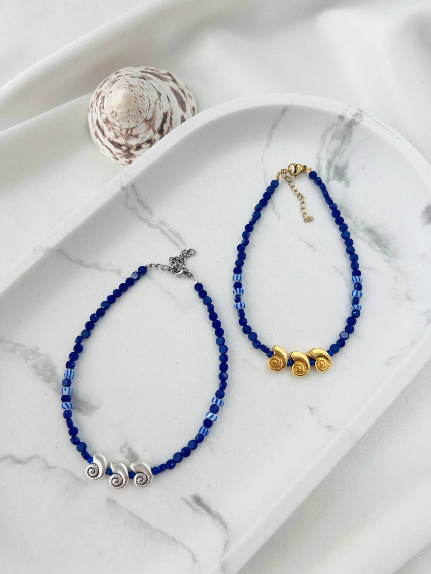 Goupi – Engroshandel Ankelkæde – Blå perleankelankler med guld- eller sølvskaller1