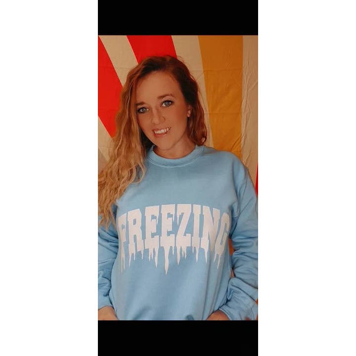 Sudadera Freezing, sudadera navideña, sudadera de invierno para venta al por mayor de The Babe Cave Co