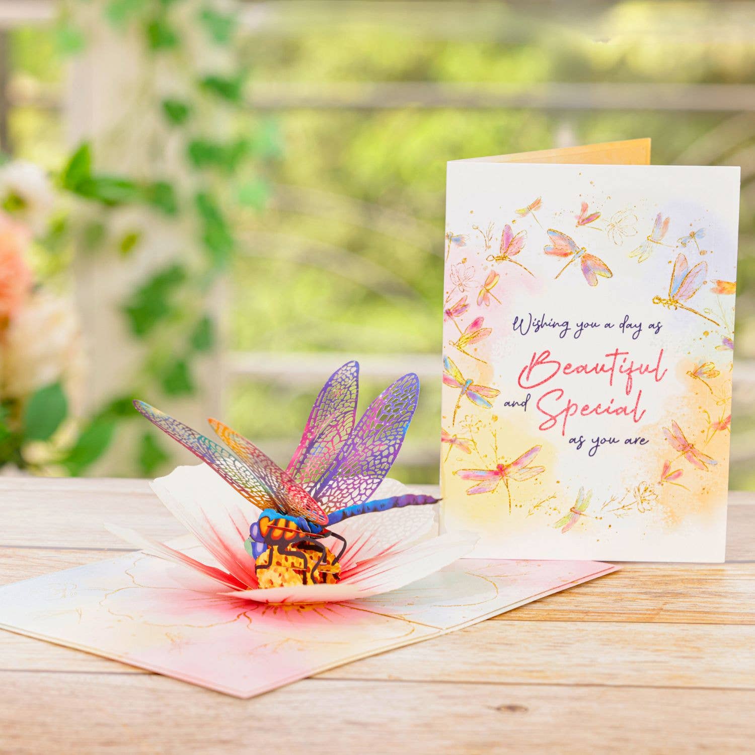 Unipop Cards, LLC - Venta al por mayor Tarjetas del Día de la Madre - Tarjeta desplegable con forma de libélula y flor, tarjeta desplegable para el Día de la Madre3