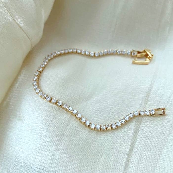 LanLivia - Wholesale Tennis Bracelet - Timeless Diamond Look Sparkling Bracelet3