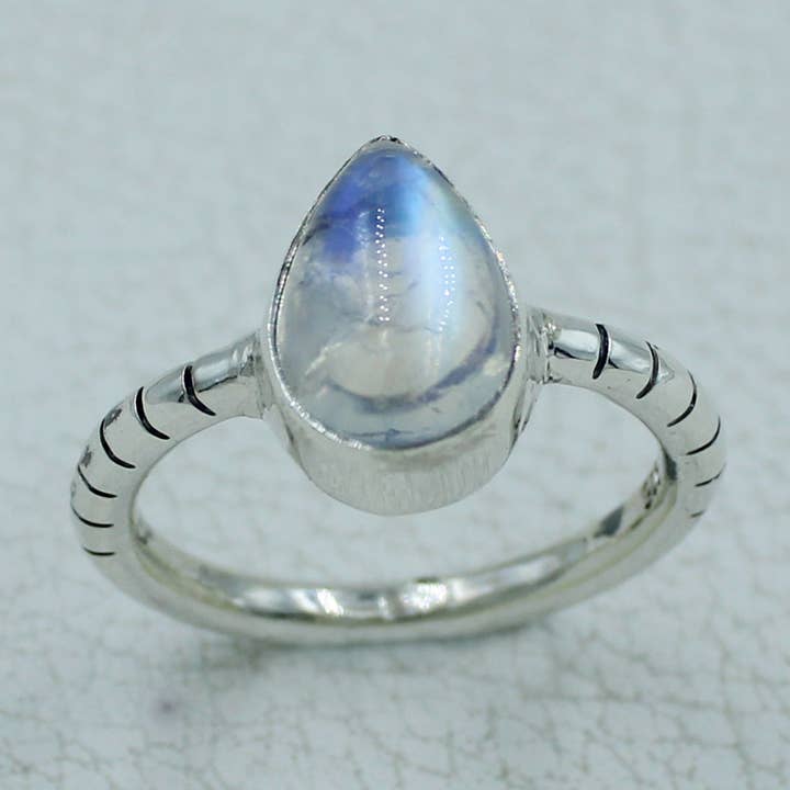 Bague de mariée en argent sterling Rainbow Moonstone pour la vente par Silvex Jewelry